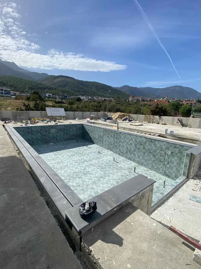 Safir Havuzları'yla hayalinizdeki havuza kavuşun. Uzman tasarım ve imalat hizmetleriyle kaliteli bir havuz deneyimi yaşayın.